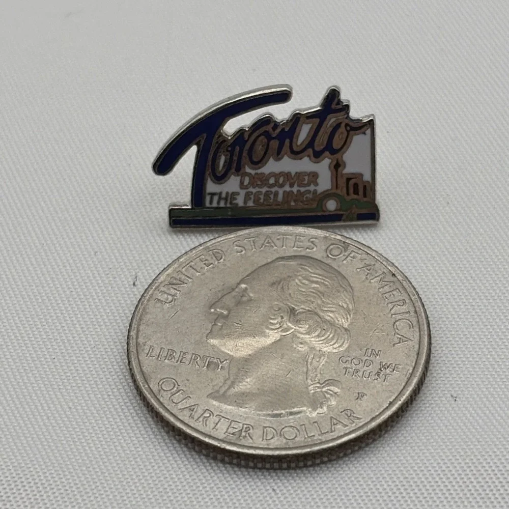 Toronto Canada‎ Discover The Feeling! Travel Souvenir Lapel Hat Pin
